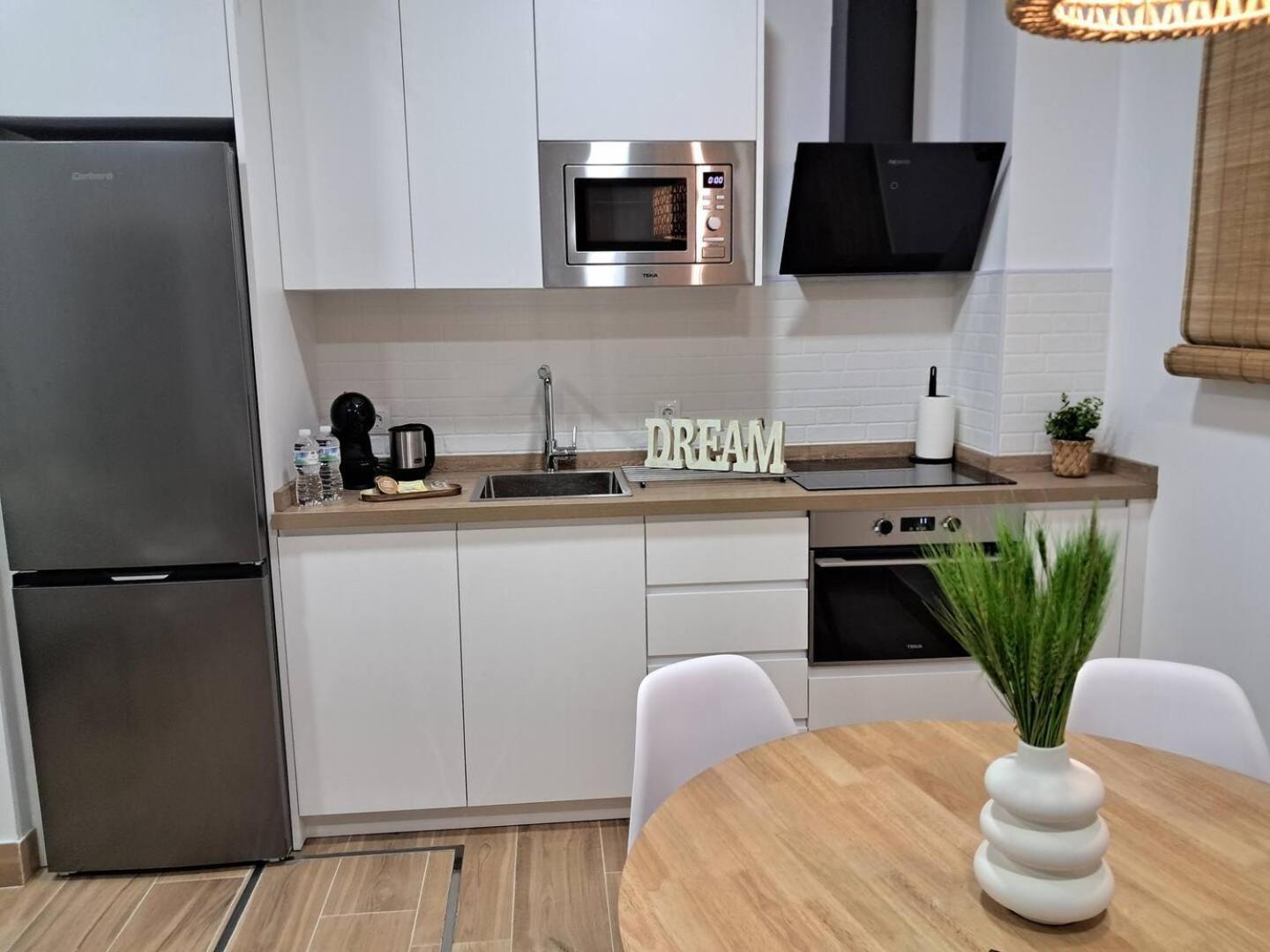Coffee & Calm Triana Apartment เซบีญา ภายนอก รูปภาพ