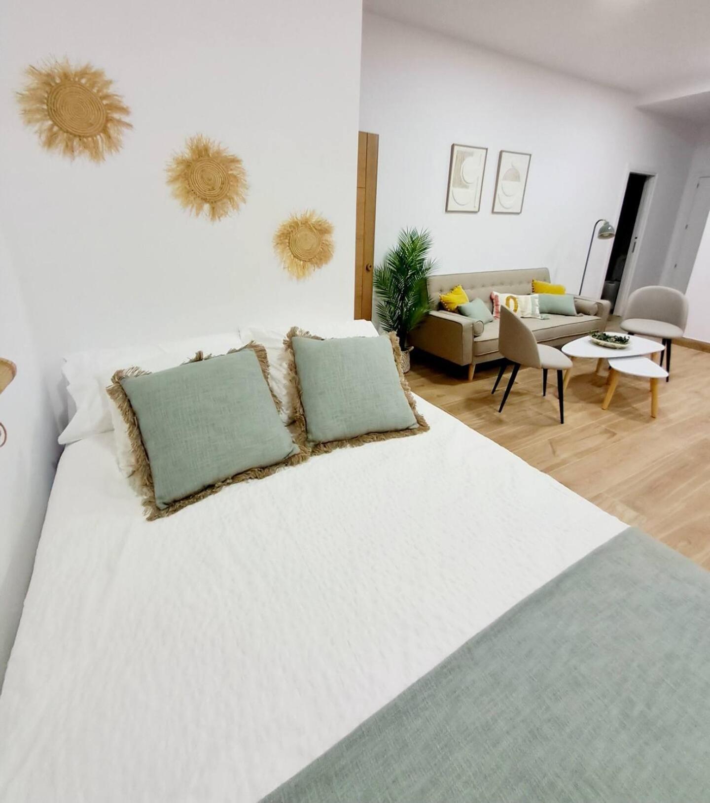 Coffee & Calm Triana Apartment เซบีญา ภายนอก รูปภาพ
