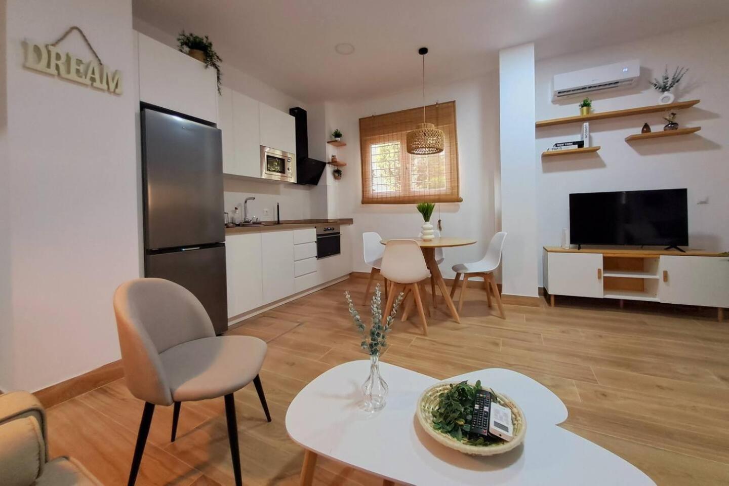 Coffee & Calm Triana Apartment เซบีญา ภายนอก รูปภาพ