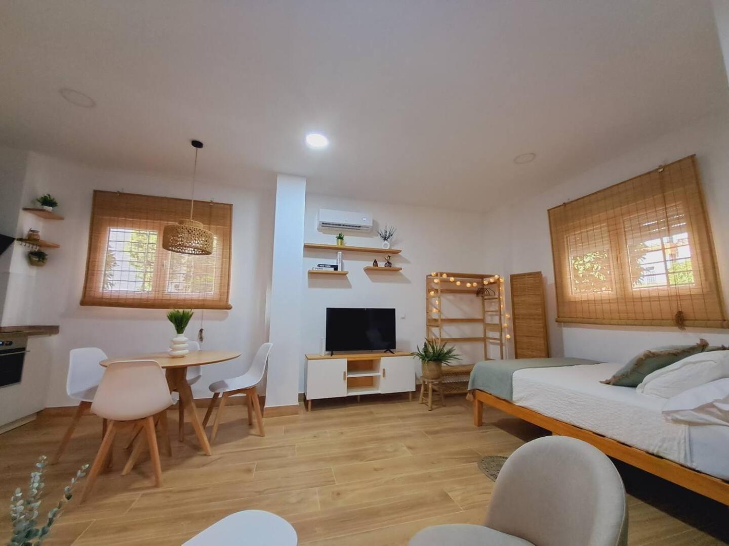 Coffee & Calm Triana Apartment เซบีญา ภายนอก รูปภาพ