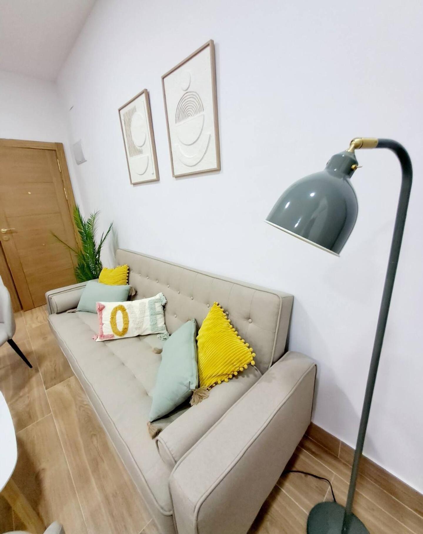 Coffee & Calm Triana Apartment เซบีญา ภายนอก รูปภาพ